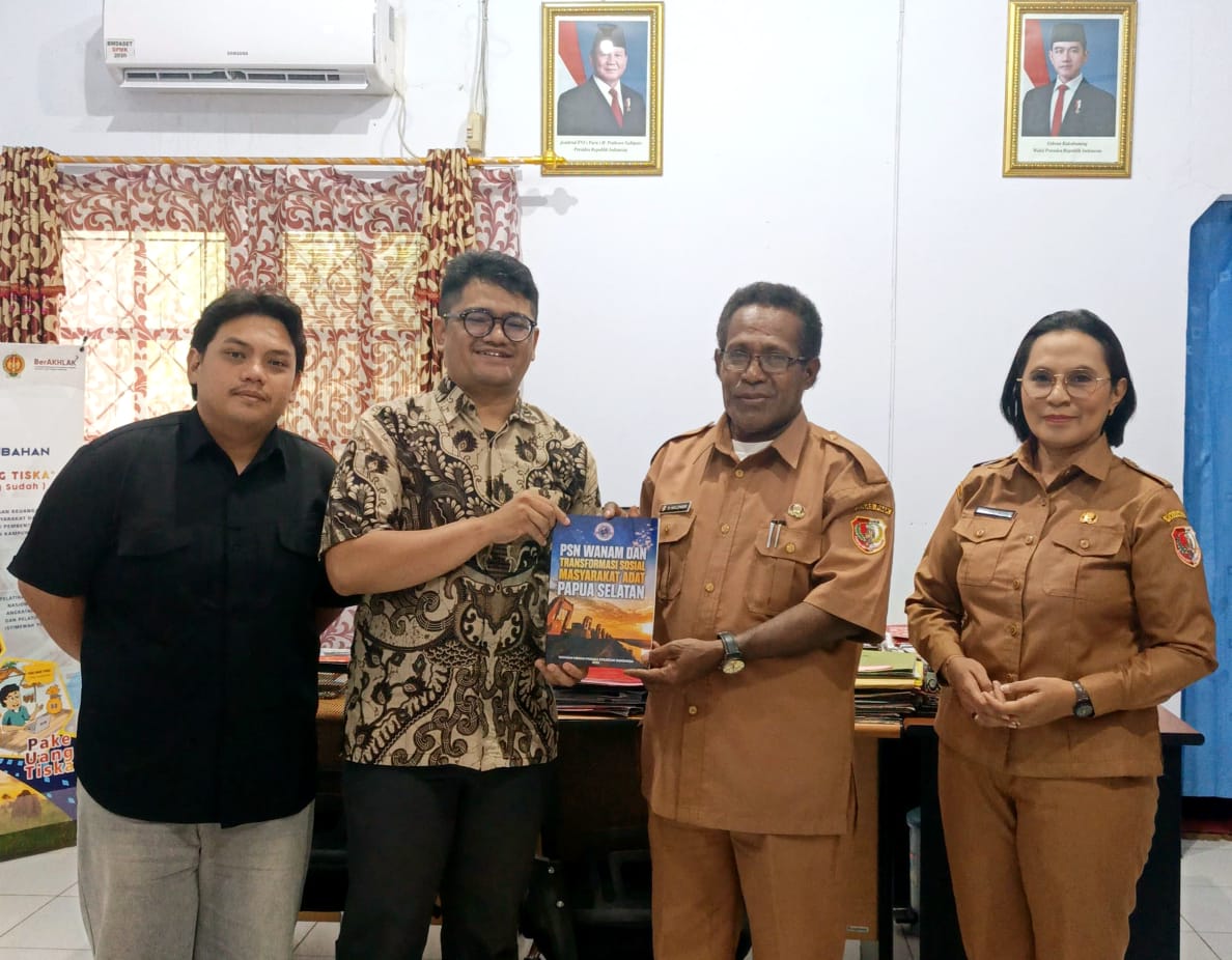 Penyerahan Hasil Kajian Dinamika PSN Wanam dan Transformasi Sosial Masyarakat Adat Papua Selatan